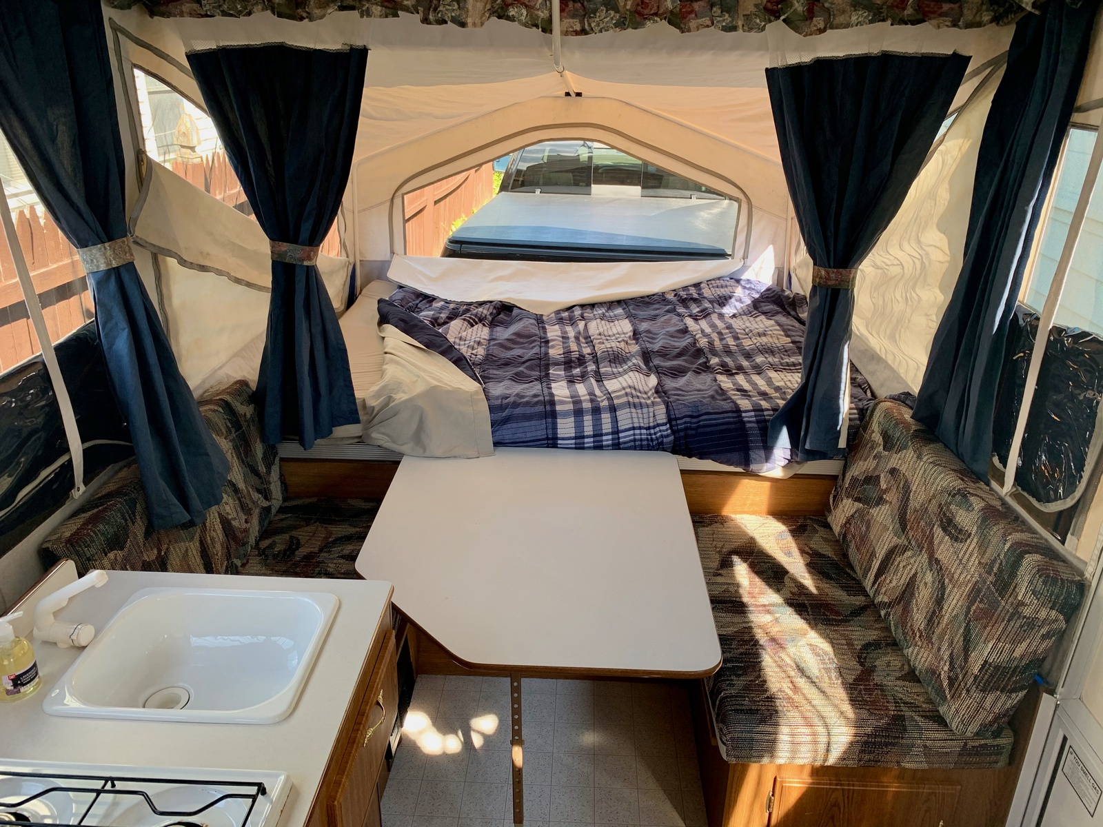 Pepper the popup with dining table