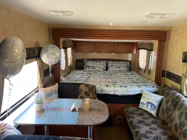 Blue Jay Getaway table ready for breakfast 